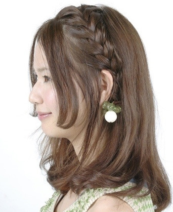 韩式刘海瘦脸编发教程图解 简单耍耍小心机