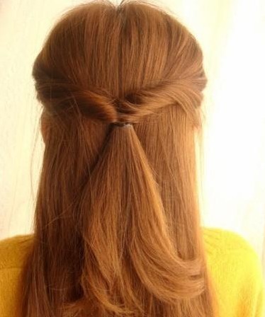 <em>中长发</em>怎么扎好看 教你<em>公主</em>头直发<em>发型</em>扎法步