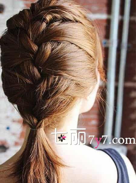 <em>齐肩短发</em>编发<em>发型</em>教程 鱼骨辫的编法最好看 - 