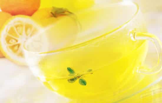 柚子皮泡水喝的功效,柚子皮泡水的功效,柚子皮