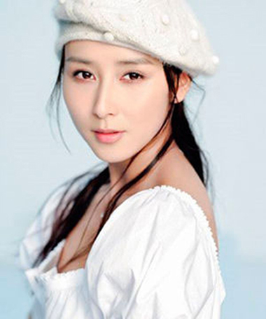 女士贝雷帽搭配什么发型 冬天帽子的戴法图片