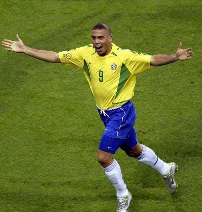 罗纳尔多退役了吗 回顾罗纳尔多精彩进球的过