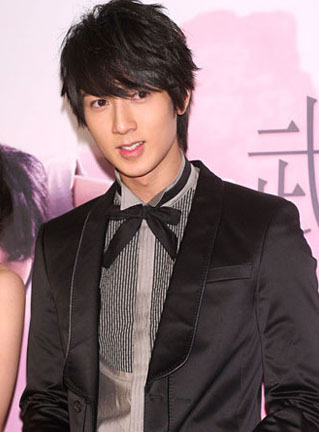 超级火爆男<em>明星</em>图片<em>大全</em> 演绎长脸<em>男生</em>适合的