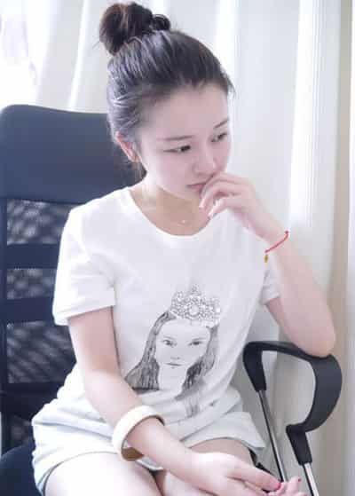 <em>蓬松</em>简单花苞头<em>扎发步骤</em>图解 DIY大丸子头 (6)