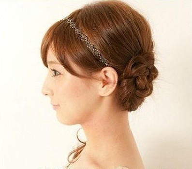 <em>适合</em>大<em>圆脸</em>中长发<em>发型扎法</em> 时尚修颜打造巴掌