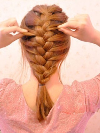 韩式优雅发型扎法步骤图解 轻松打造高雅马尾辫