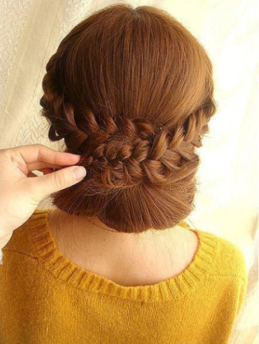 2012年最流行的发型+韩式花苞头扎法步骤图解