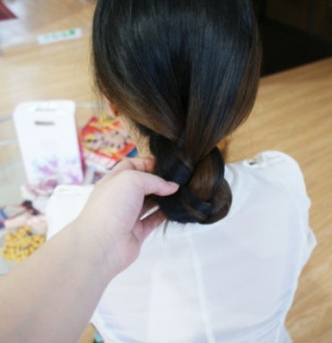 <em>夏季</em>清爽<em>发型</em>扎法 简单教程一学就会 (8) - 七丽