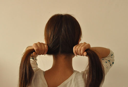 <em>韩式</em>蓬松花苞头<em>的扎法</em>图解 上班族最爱的简单