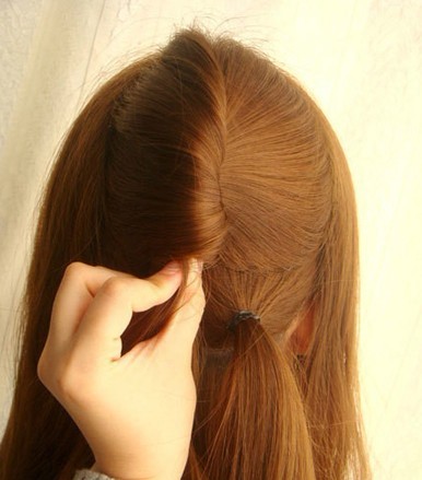 韩式<em>长发发型扎法</em>步骤教程 轻松打造甜美公主