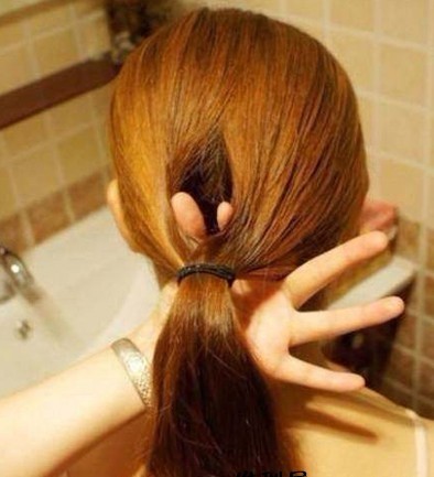 2款韩系中<em>长发发型扎法</em>图解 DIY发型打造名媛