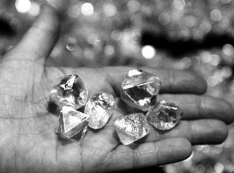 俄罗斯钻石矿坑储量超过万亿克拉 可满足全球