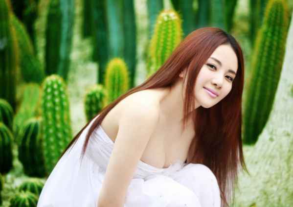 性感<em>白嫩美女</em>写真图片 娇柔美人儿露乳展笑颜