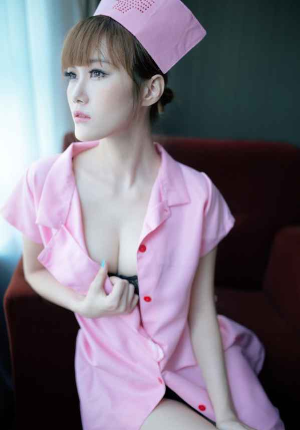 性感美女制服诱惑写真 护士<em>MM大尺度</em>爆乳<em>图片</em>