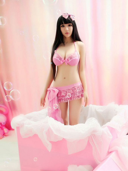 性感<em>美女</em>张婉悠<em>巨乳</em>再现 <em>粉嫩</em>着装让人垂涎欲