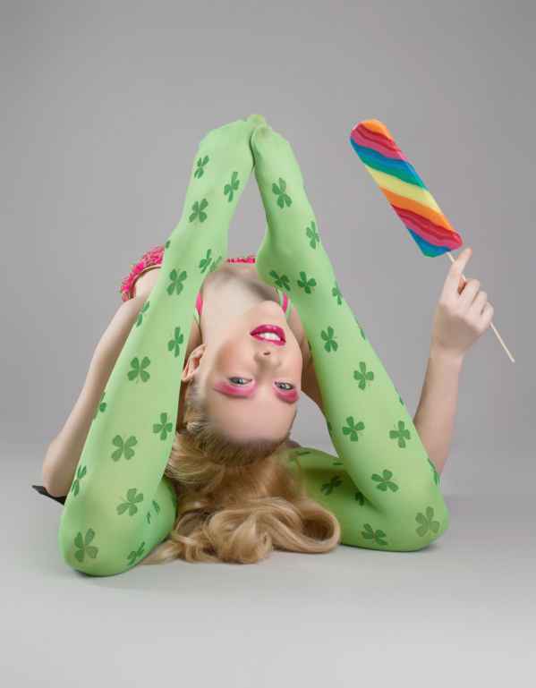 <em>俄罗斯</em>性感美女柔术台历 柔体诱惑风情万种 (第