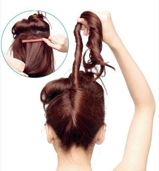 无<em>刘海</em>凌乱蓬松<em>发型盘发步骤</em>