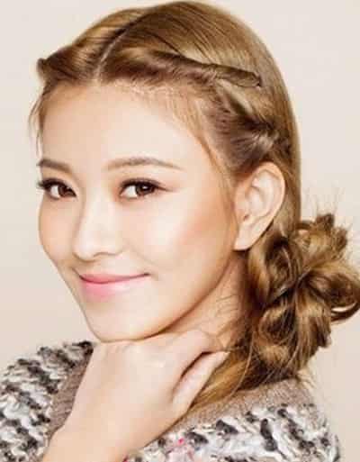 直<em>头发扎法</em>步骤 塑造可爱侧面蓬松发型 - 七丽