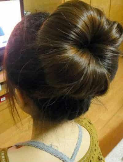 <em>蓬松</em>花苞丸子头<em>扎发步骤</em>