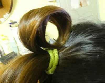 <em>蓬松</em>花苞丸子头<em>扎发步骤</em>