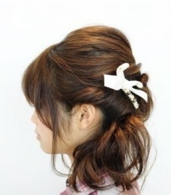 <em>中长发</em>优雅<em>盘发</em>教程+打造春季减龄吸晴<em>发型</em>