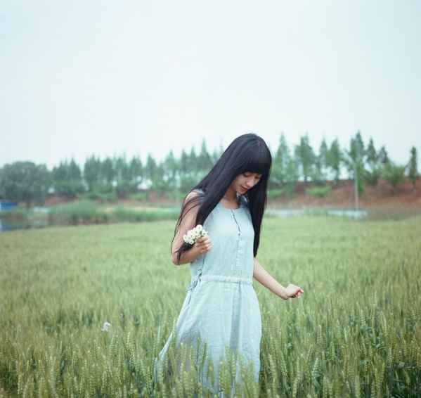 <em>柔情似水</em>MM写真 蓝天下的小无辜 (第1页) - 七