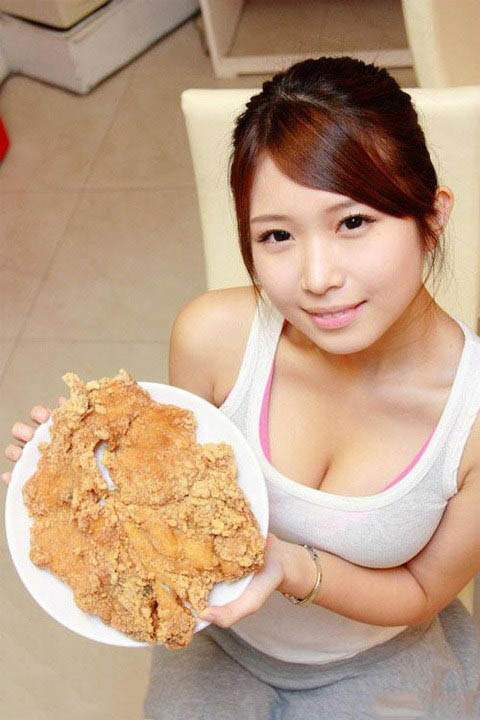 <em>19岁台湾鸡排妹</em>郑佳甄转战<em>日本</em> 童颜巨乳写真