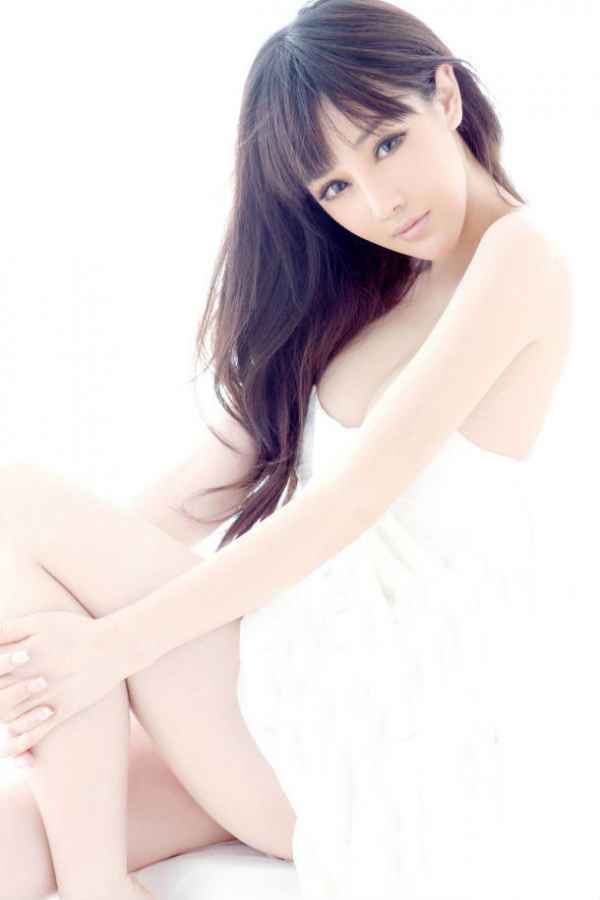 <em>性感尤物</em>的极致<em>诱惑</em>写真 香肩酥胸大方展露 (第