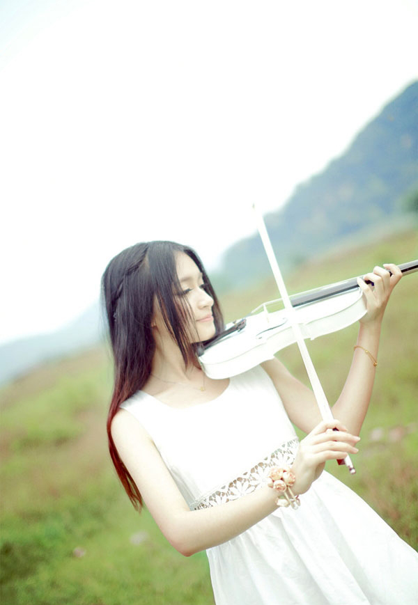 音乐系<em>美女</em>校花笑容迷人 <em>清纯唯美写真</em>图片 (第