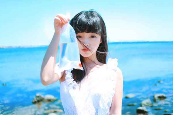 <em>90后清纯美女</em>校花生活照 白衣飘飘诉说青春 (第