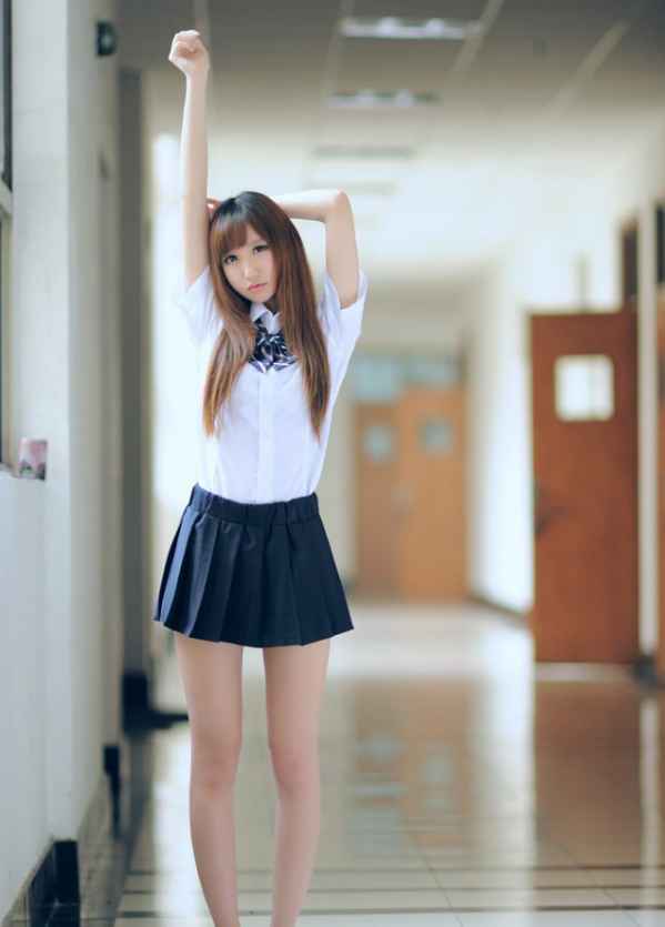 90后<em>校花美女</em>清纯写真 自然灵动甜美令人沉醉