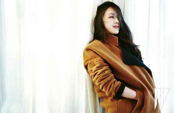 汤唯韩杂志<em>人体照</em>写真图片 高冷服装知性优雅