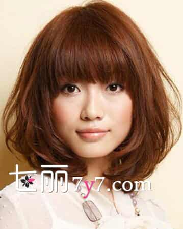 女生<em>短发弄什么</em>发型<em>好看</em> 流行波波头<em>卷发</em>带来