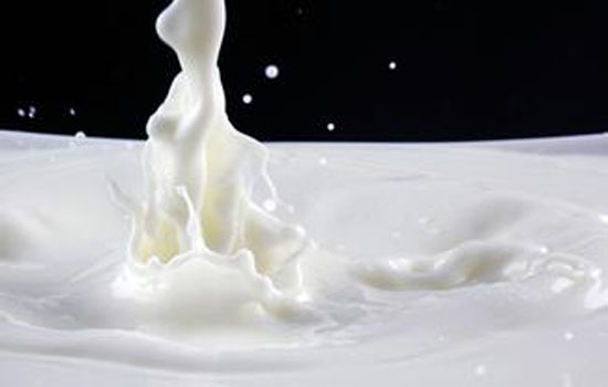用牛奶洗脸的正确方法,牛奶洗脸地正确方法,用