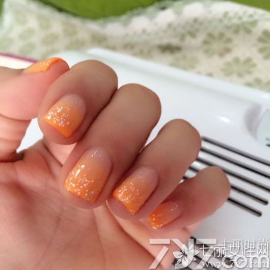 亮片渐变美甲图片,渐变亮片美甲图片2015款式