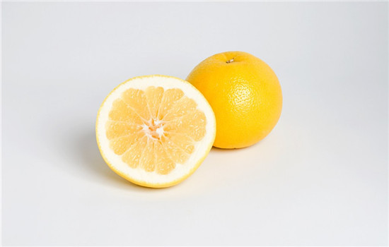 柠檬美容反毁容的误区,柠檬直接敷脸的后果,柠