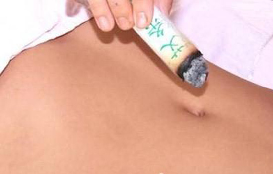 艾灸肚脐眼的功效,脐灸有什么作用,脐灸对女性