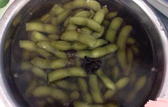 煮毛豆多长时间能熟 594a3c03e8f53_550_0_water.jpg