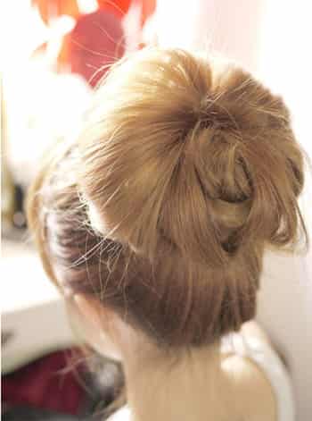 如何梳日系中长发花苞头丸子头扎法几分钟玩转复古奢华宫廷风