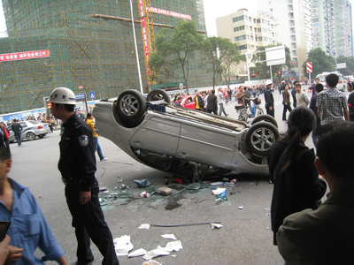 日本右翼分子非法登上钓鱼岛 中国民众强烈抗议打砸抵抗日货 (5)