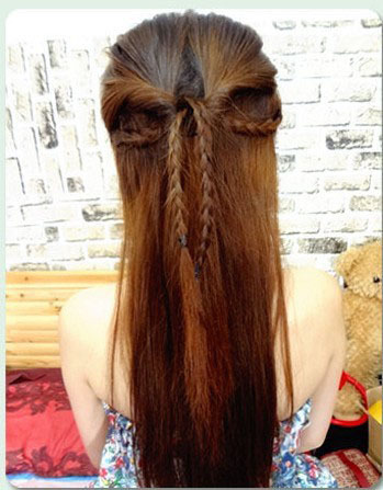 step  :在左右两侧各编一股麻花辫.