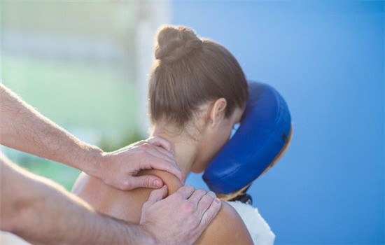 肩周炎打封闭针有效果吗 肩周炎能拔罐吗_腾牛