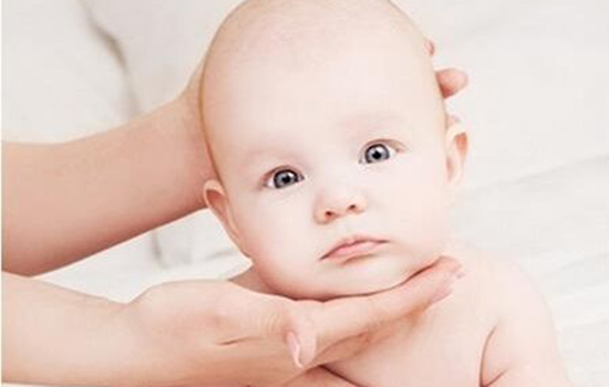 小儿面瘫多久能治愈 积极治疗一个月就能痊愈