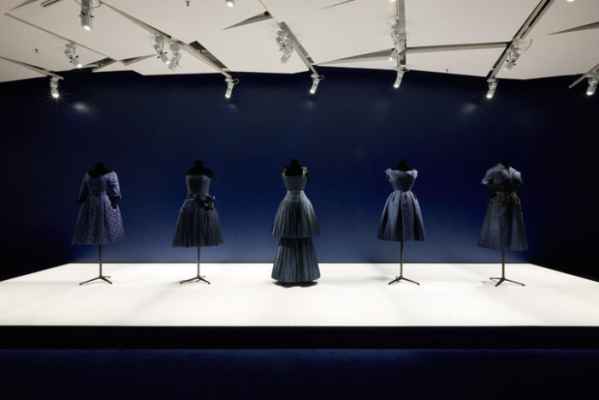 Dior于法国拉法叶百货推出《I feel blue》-第3张图片-创载好文