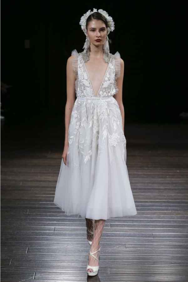 Naeem Khan 2018秋冬系列上的复古短头纱-第3张图片-创载好文