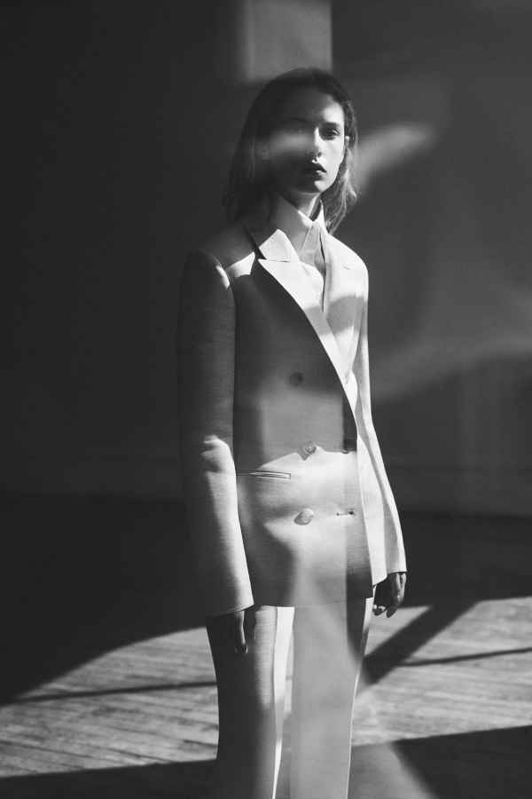 The Row 以黑白形象摄影 为设计细节进行描边-第11张图片-创载好文