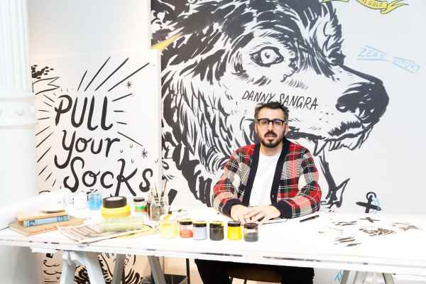 Danny Sangra携手Burberry推出涂鸦手包-第1张图片-创载好文