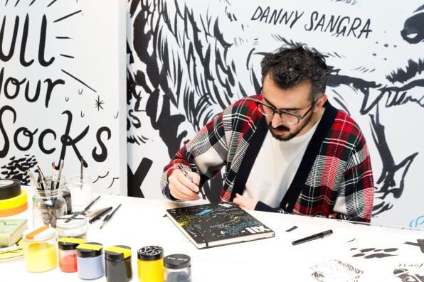 Danny Sangra携手Burberry推出涂鸦手包-第2张图片-创载好文