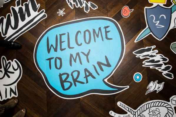 Danny Sangra携手Burberry推出涂鸦手包-第8张图片-创载好文