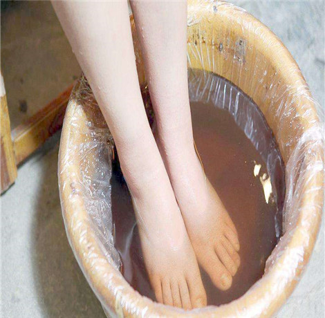 冬季用什么泡脚好  冬季泡脚的方法介绍